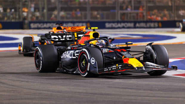 Checo Pérez en el circuito de Singapur